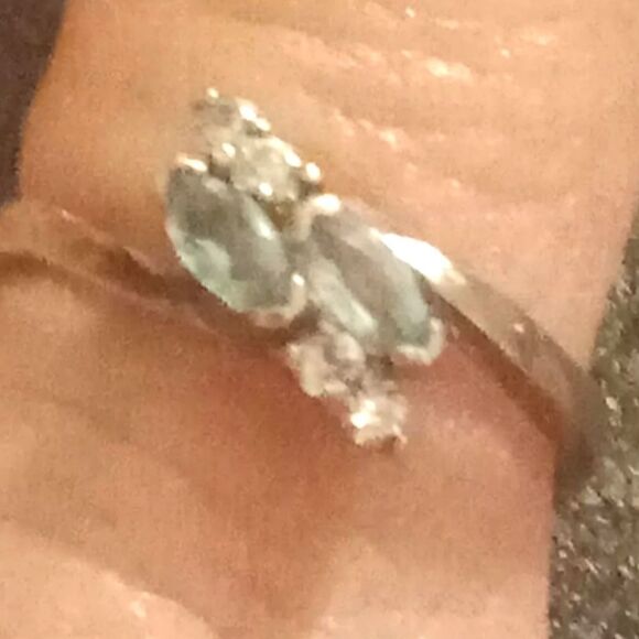 Vintage 925 ice blue topaz and diamond ring. Size 8 - Picture 3 of 3